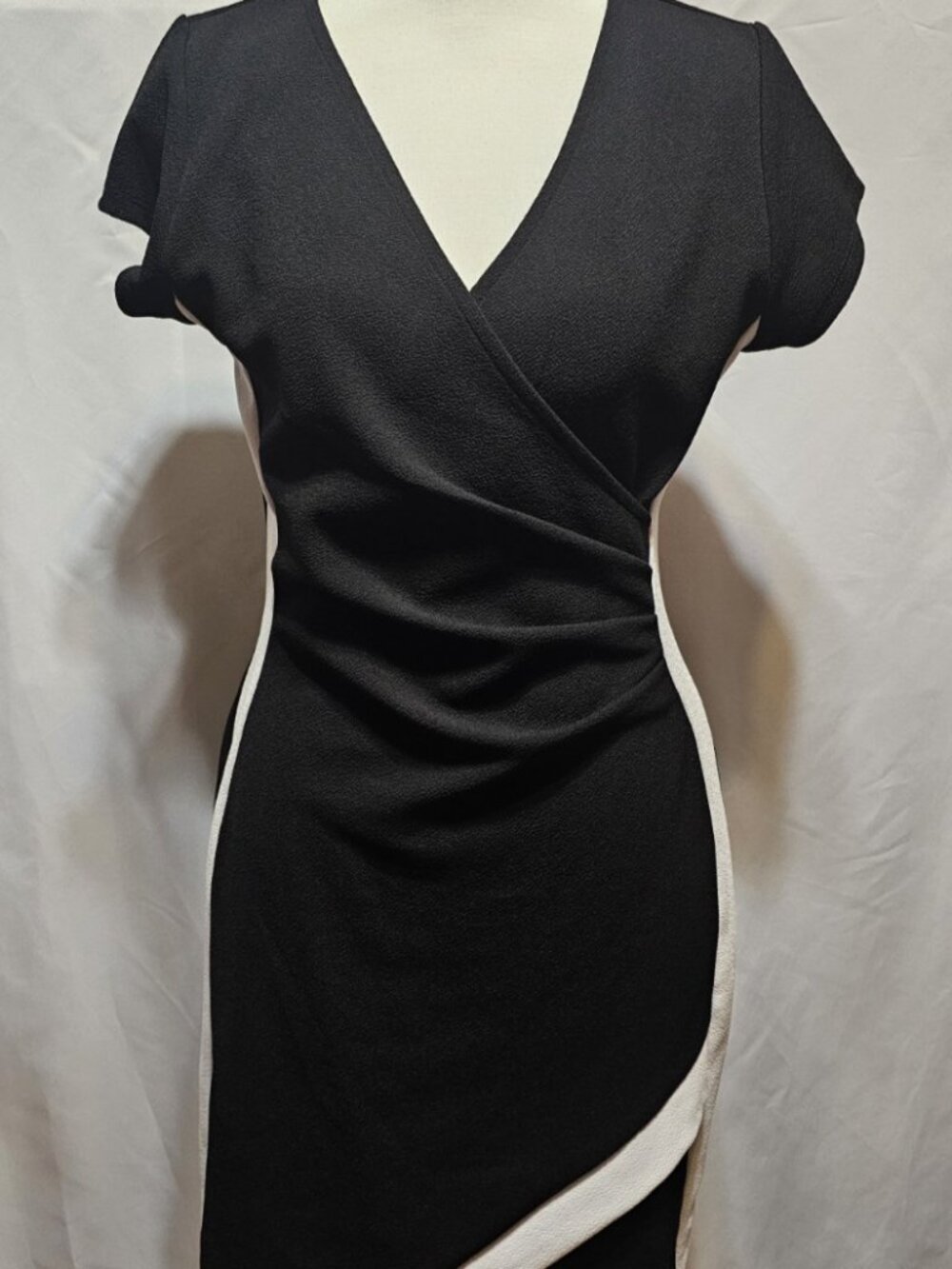 Almost Famous V Neck Black White Stretch Bodycon Mini Dress Size L